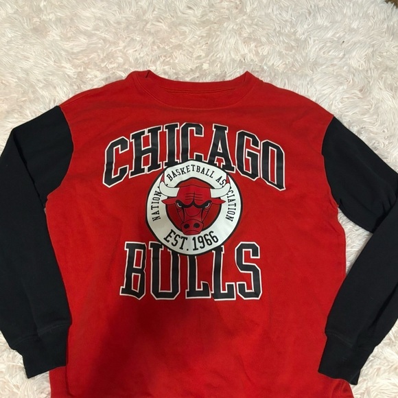 Chicago Bulls Red and Black Sweatshirt Small Color Block NBA 90s Vintage Style - Picture 2 of 4